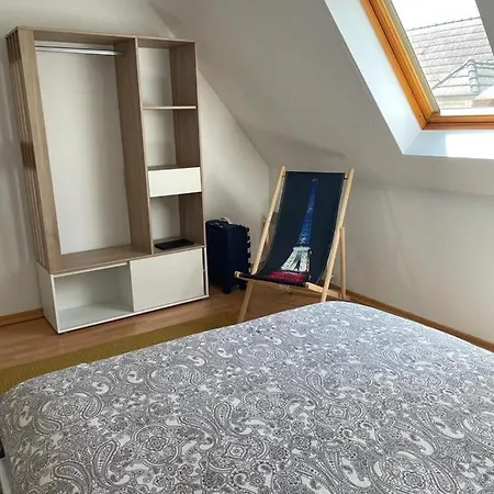 Au Nid De Cigognes *